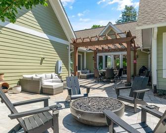 Charming 3-bedroom house with exquisite space - 5 minutes from Virginia Tech! - Blacksburg - Patio
