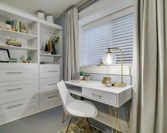Bright & Cozy Modern Studio, Fast WiFi, Quiet, Walkable to University of Portland - Portland