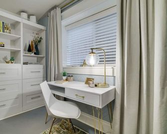 Bright & Cozy Modern Studio, Fast WiFi, Quiet, Walkable to University of Portland - Portland