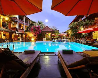 Wina Holiday Villa - Denpasar - Pool
