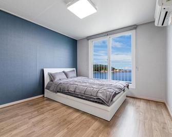 Samcheok Eden Pension - Samcheok - Habitación