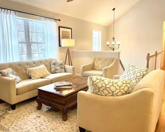 Greenwoods of Warwick - Monroe - Living room