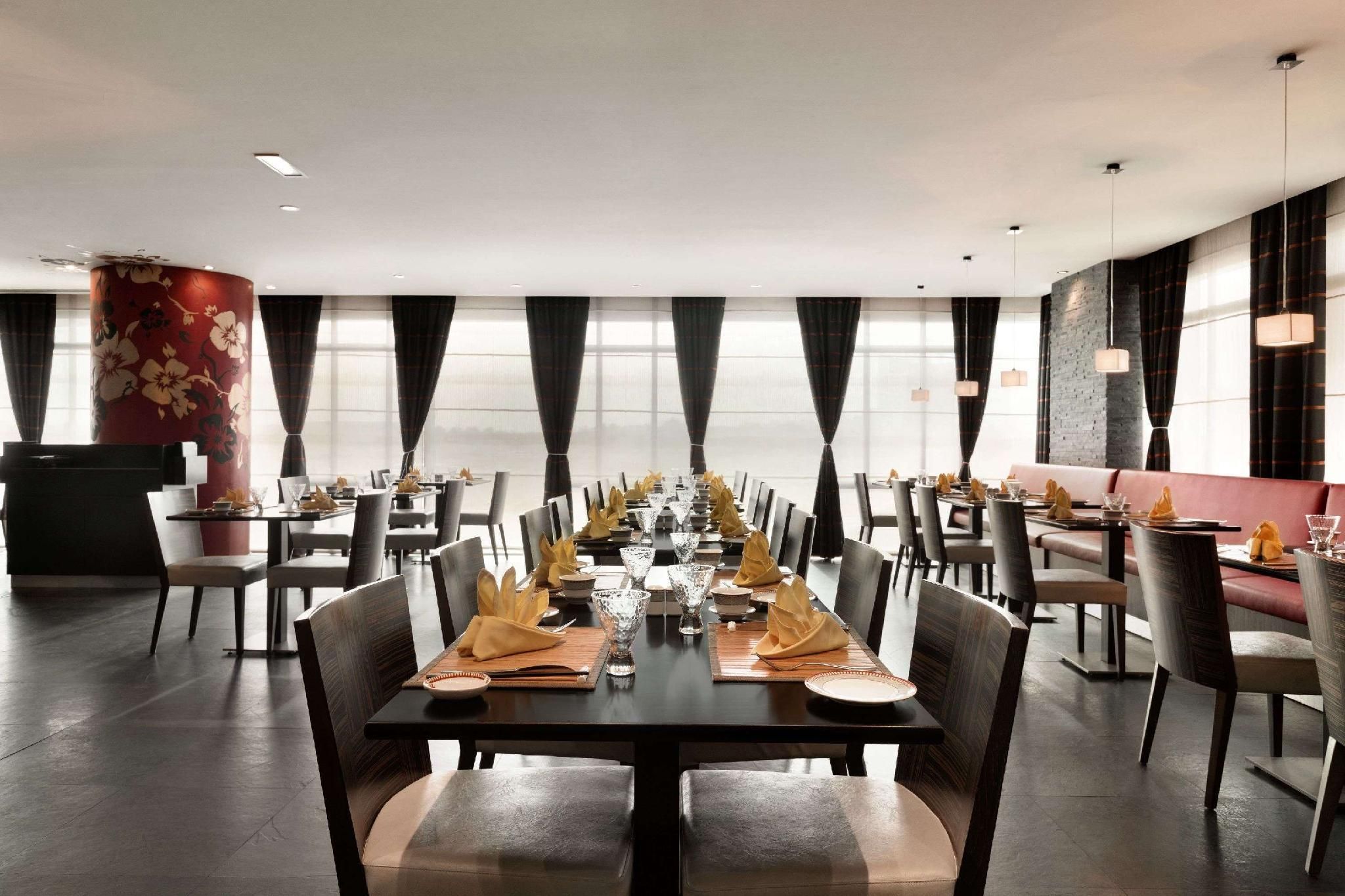 Montreal Barsha Hotel - دبي - مطعم