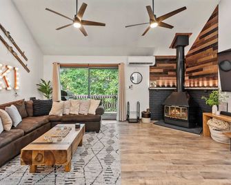 The Bears Den by Avantstay Prime Locatio - Tannersville - Sala de estar