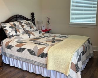 Cozy cabin in lovely Boerne with AC, WiFi - Boerne - Bedroom