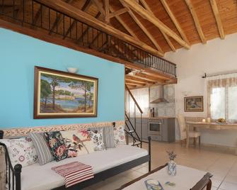 Eleni's Cottage, for Natural Living, By ThinkVilla - Skiathos - Wohnzimmer