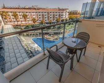 Castival Hotel - Sida - Varanda