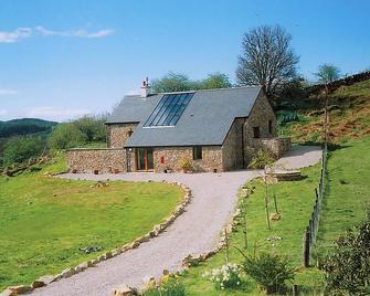 2 bedroom accommodation in Inverlussa, near Achnamara - Lochgilphead - Building