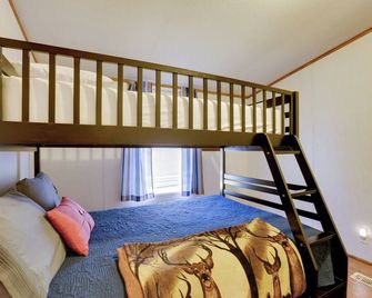 Play Games, Bike & Unwind: Cleveland Family Home! - Cleveland