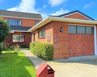 Charming B&B. Ensuite with office and lounge. - Palmerston North - Building