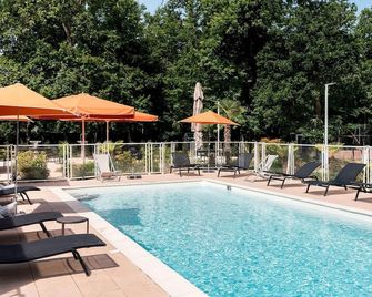 Novotel Orleans Chemins De Sologne Demeures De Campagne - Orleans - Piscina