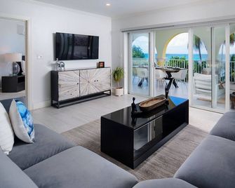 Modern Beachfront Condo with Pool - Sapphire Beach 213 - Dover