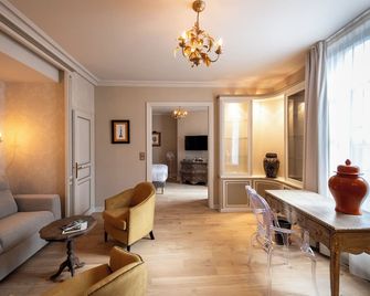 Hostellerie de la Poste - Аваллон