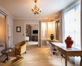 Hostellerie de la Poste - Аваллон