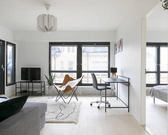 2 ندهومز مودر ي بد روم أبارتمنت دويو بالكوني - هيلسينكي - غرفة معيشة