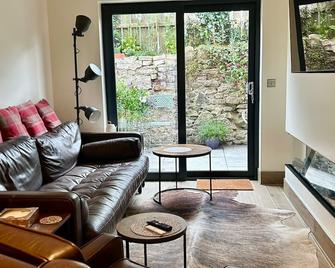 Downshire Haven - Holywood - Living room