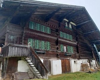 Holidays in a cosy and rustic farmhouse - Kandersteg - Gebäude