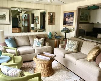 Lovely Family Ocean Side Cottage - Spray Beach - Sala de estar