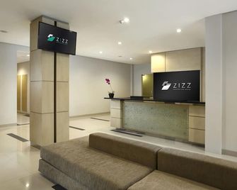 Zizz Convention Hotel - North Kuta - דלפק קבלה