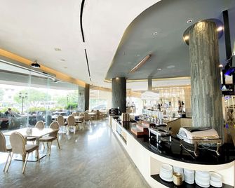 89 Hotel Batam - Batam - Bar