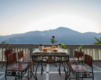 Hotel Silverton - Nainital - Balcón