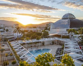 Pullman Reef Hotel Casino - Cairns - Piscina