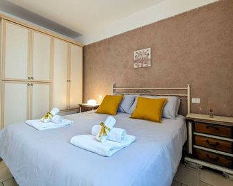 Newly built apartment within walking distance of the sea and the center. - Civitanova Marche - Bedroom