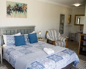 Afrovibe Beach House - Sedgefield - Bedroom