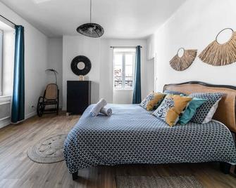Grande Maison Design, jardin, patio et parking - Gannat - Habitación