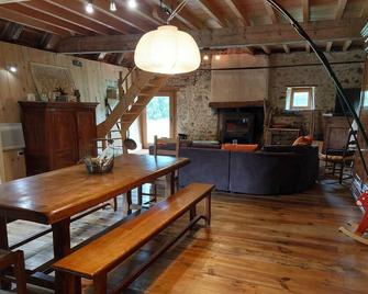 La Chaumiere Aux Biches - Sheepfold - Campan - Dining room