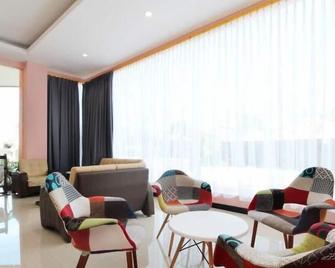 Hotel Sakura Manado - Manado - Lounge