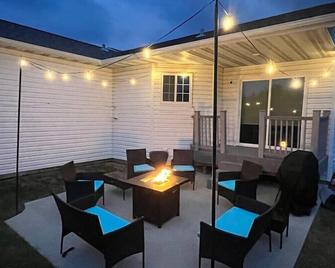 Room for Everyone! Near Scheels Arena and Sanford - West Fargo - Patio