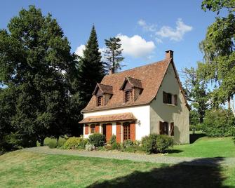 Lovely Villa in La Coquille with Swimming Pool - La Coquille - Edificio