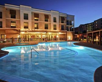 Prime Location! Outdoor Pool, Pet-Friendly Property, Free Breakfast! - Jekyll Island - Bazén