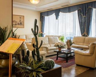 Hotel Everest - Trento - Phòng khách