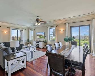 4br Luxury Entertainment Oasis - Tracy - Jídelna
