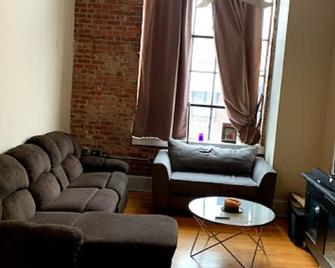 Comfy Loft in Downtown Gastonia - Gastonia - Living room