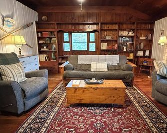 Adirondack Retreat - Hot Tub & Lake - Keeseville - Living room