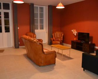 Gite Châtel-de-Neuvre, 3 bedrooms, 6 persons - La Ferte-Hauterive - Sala de estar