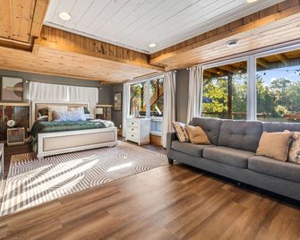 Rustic River Retreat • Hot Tub • Arcade • Beach - Black River Falls