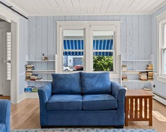 Holland House 10th - Ocean City - Living room