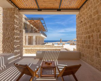 Wadi Sabarah Lodge - מרסה עלאם - מרפסת
