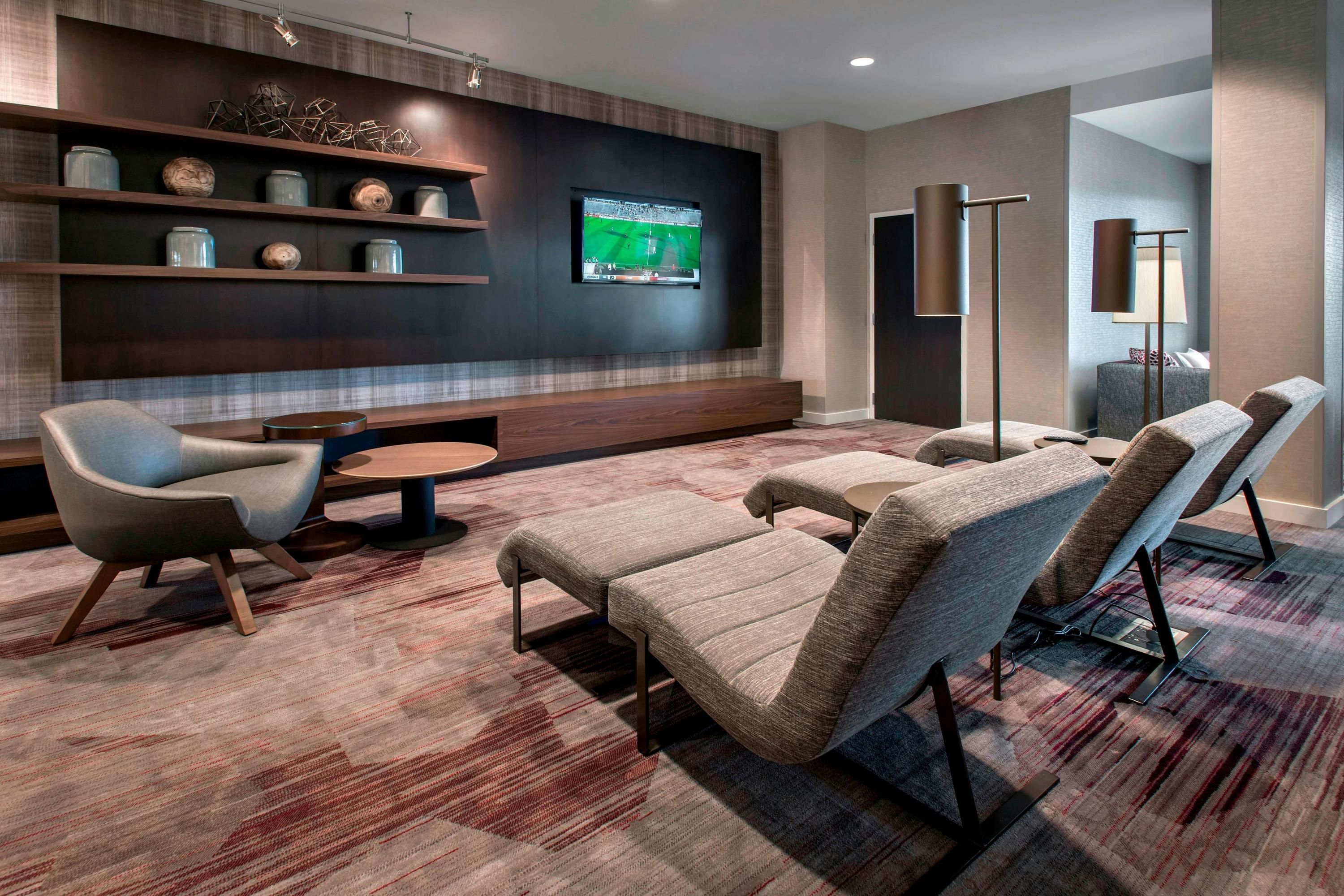 Courtyard by Marriott Schenectady at Mohawk Harbor - Schenectady - Salónek