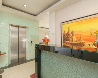 RedDoorz @ Cikarang 2 - Cikarang - Recepción