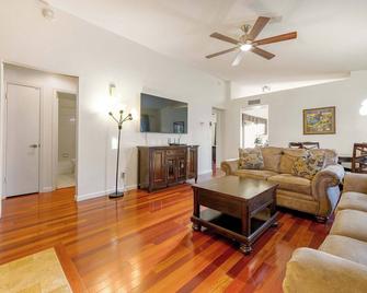 Desert View Home Pool & Hot Tub - Phoenix - Sala de estar