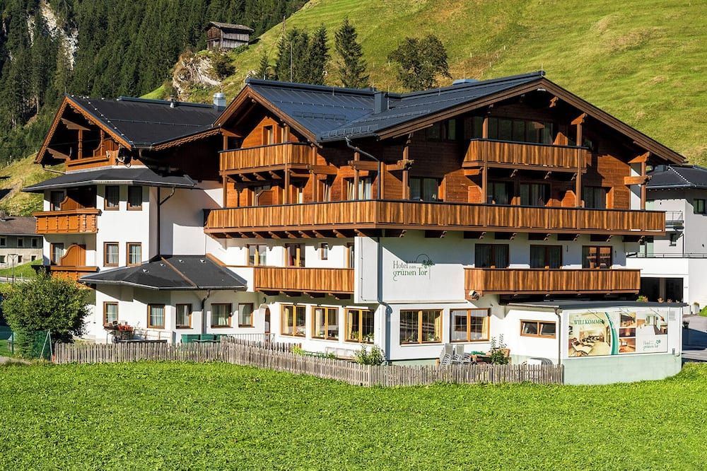 هوتل زوم جرونين تور - Tux - مبنى