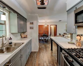 Lakefront Emerald Point Wfirepit & Kayaks - Shreveport - Kitchen