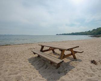 Two-Bedroom Holiday Home In Aabenraa - Aabenraa