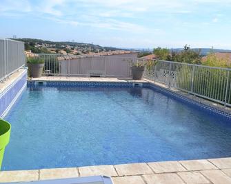 Comfortable Apartment With Swimming Pool - Port-de-Bouc - Piscine