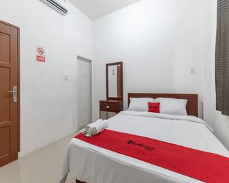 RedDoorz near Stasiun Pematangsiantar - Pematangsiantar